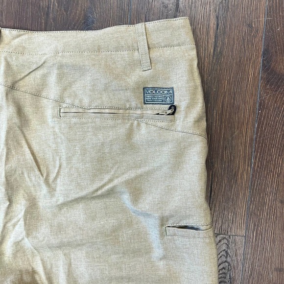 Volcom surf & turf 4 way stretch shorts SZ 38 - Picture 3 of 5